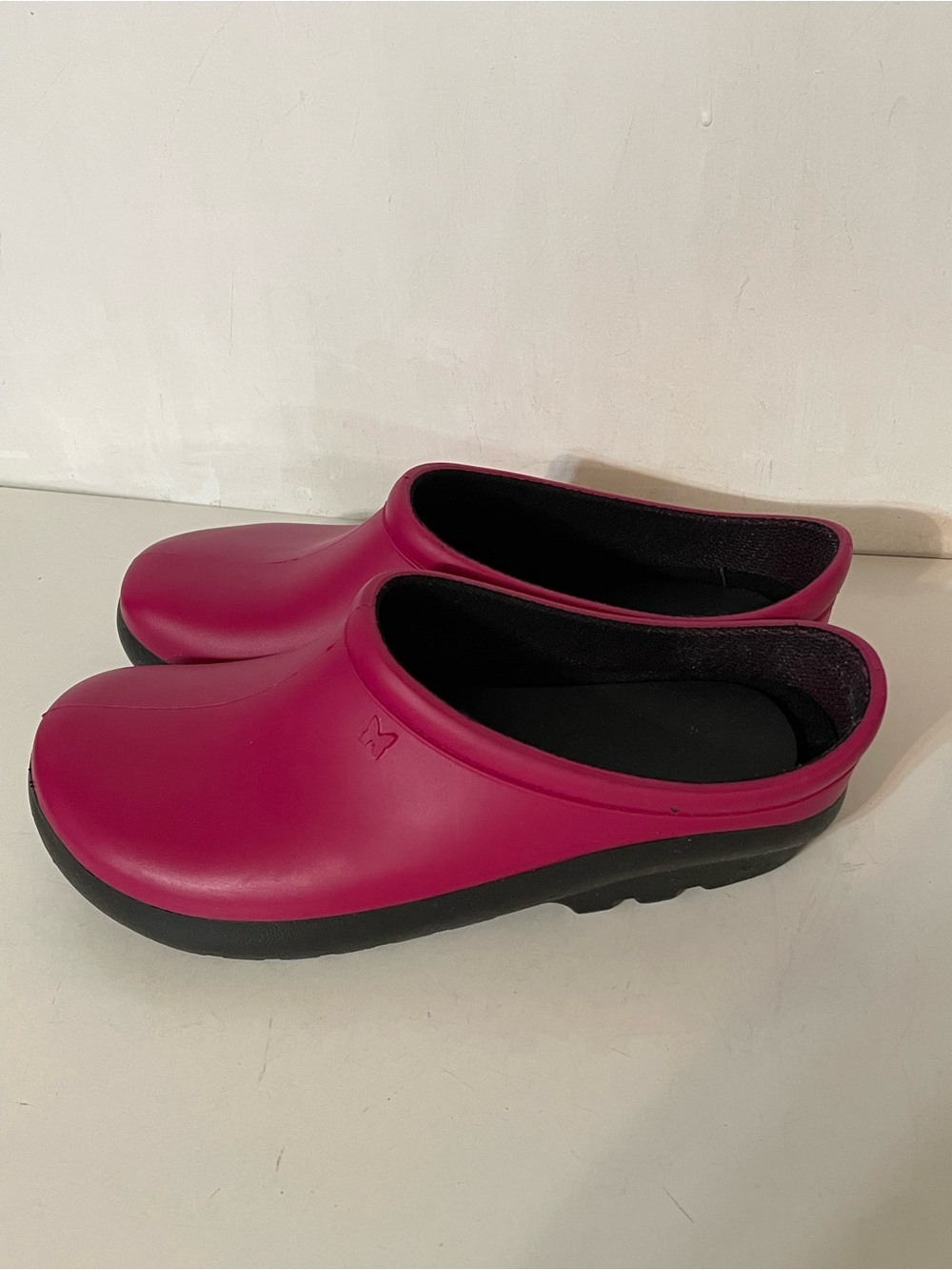Sloggers Clogs in Raspberry - Picture 3 of 10